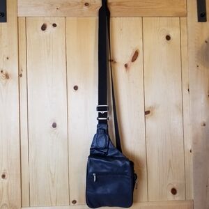 Travelon Black Leather Anti Theft Multi Compartment Travel Bag Crossbody Purse